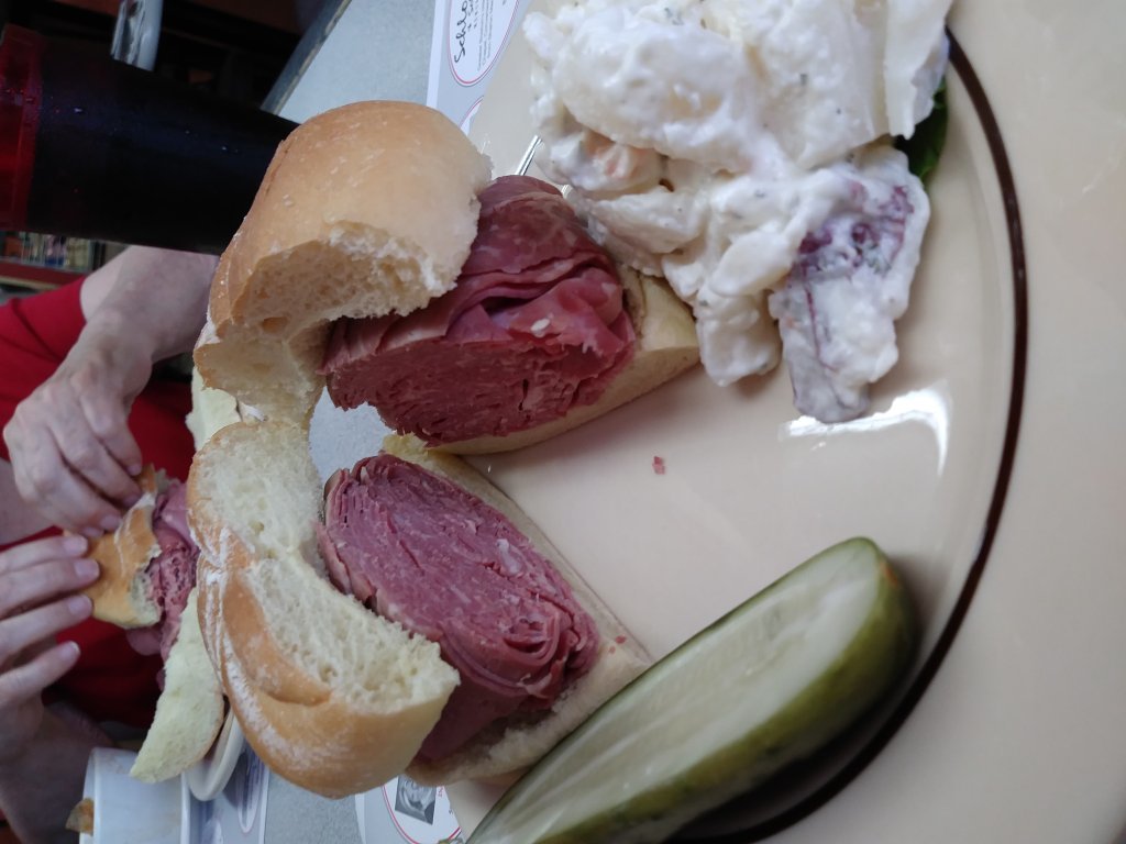 Maxie`s Deli